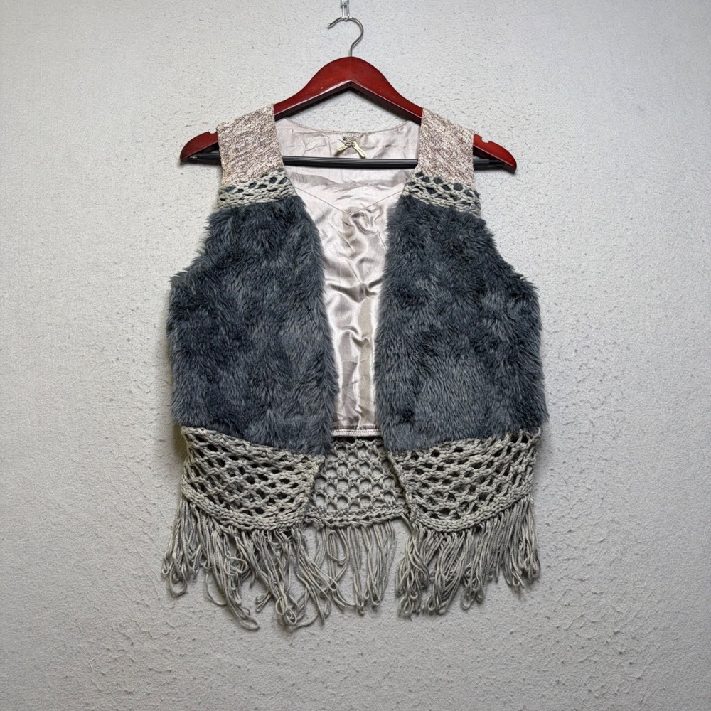 BKE Faux Fur Vest Women S Gray Crochet Fringe Open Front Boho GMKPD1516